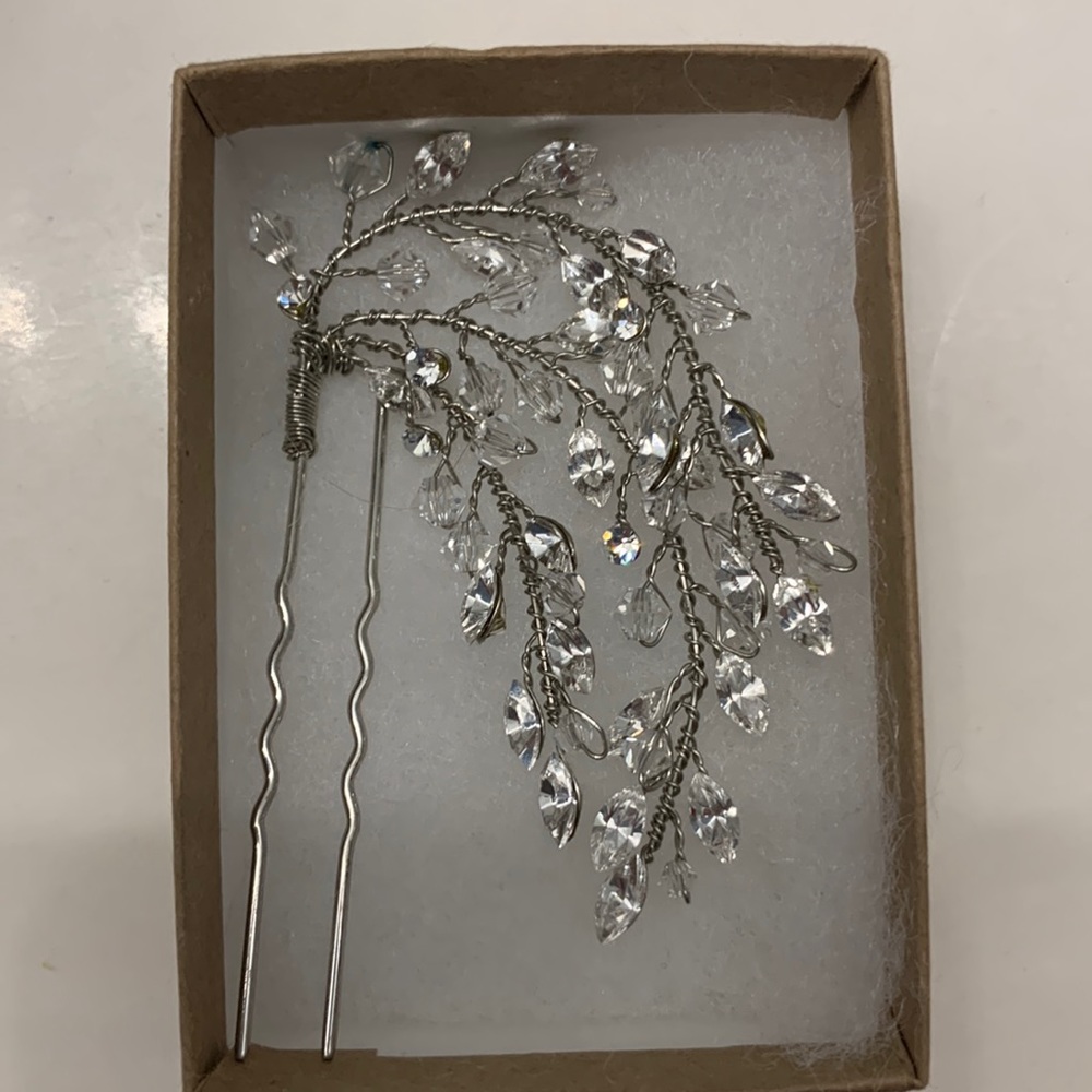 Wedding hair pin from Anthropologie